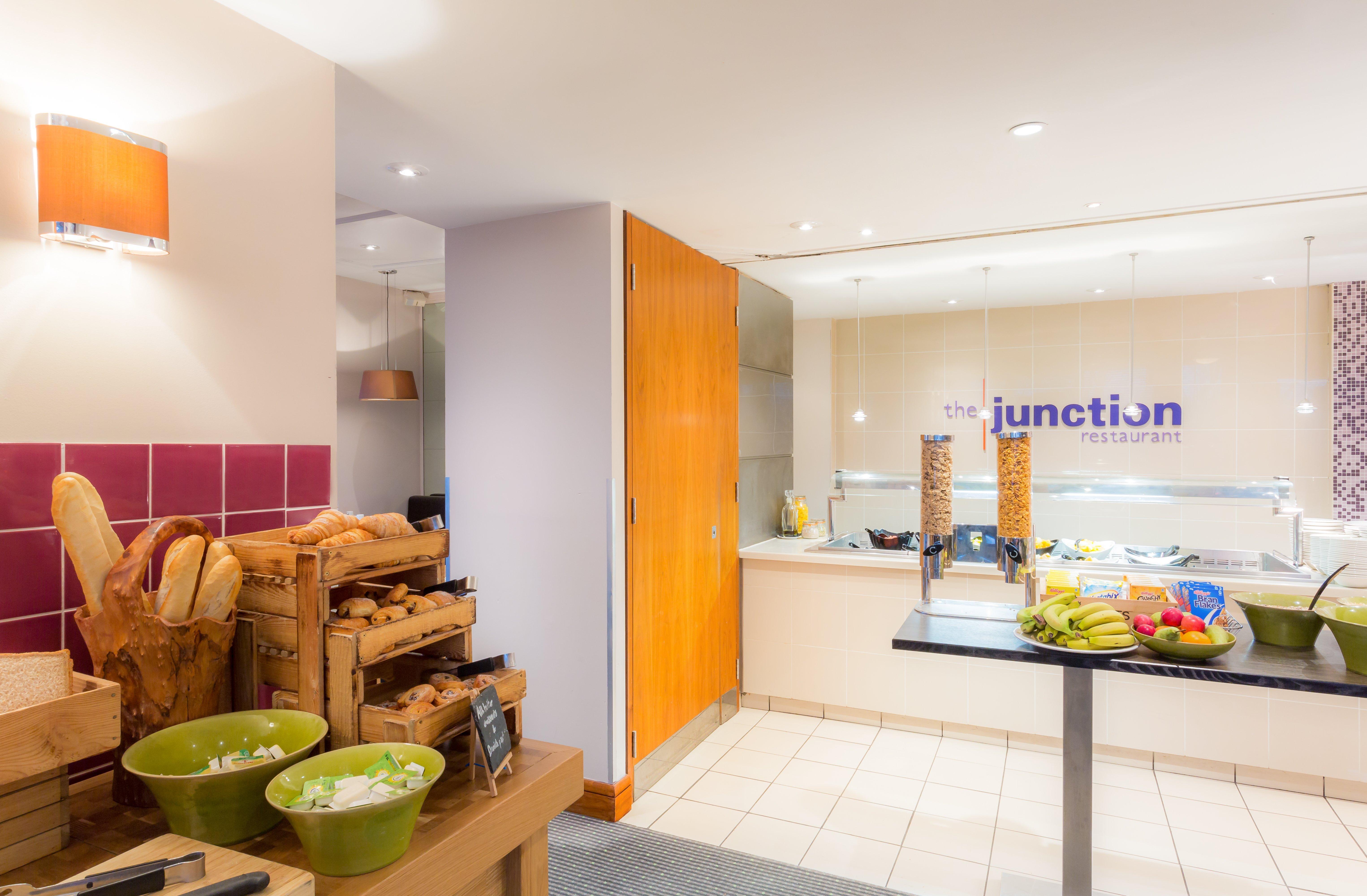 Holiday Inn Cambridge By Ihg Girton  Exterior photo