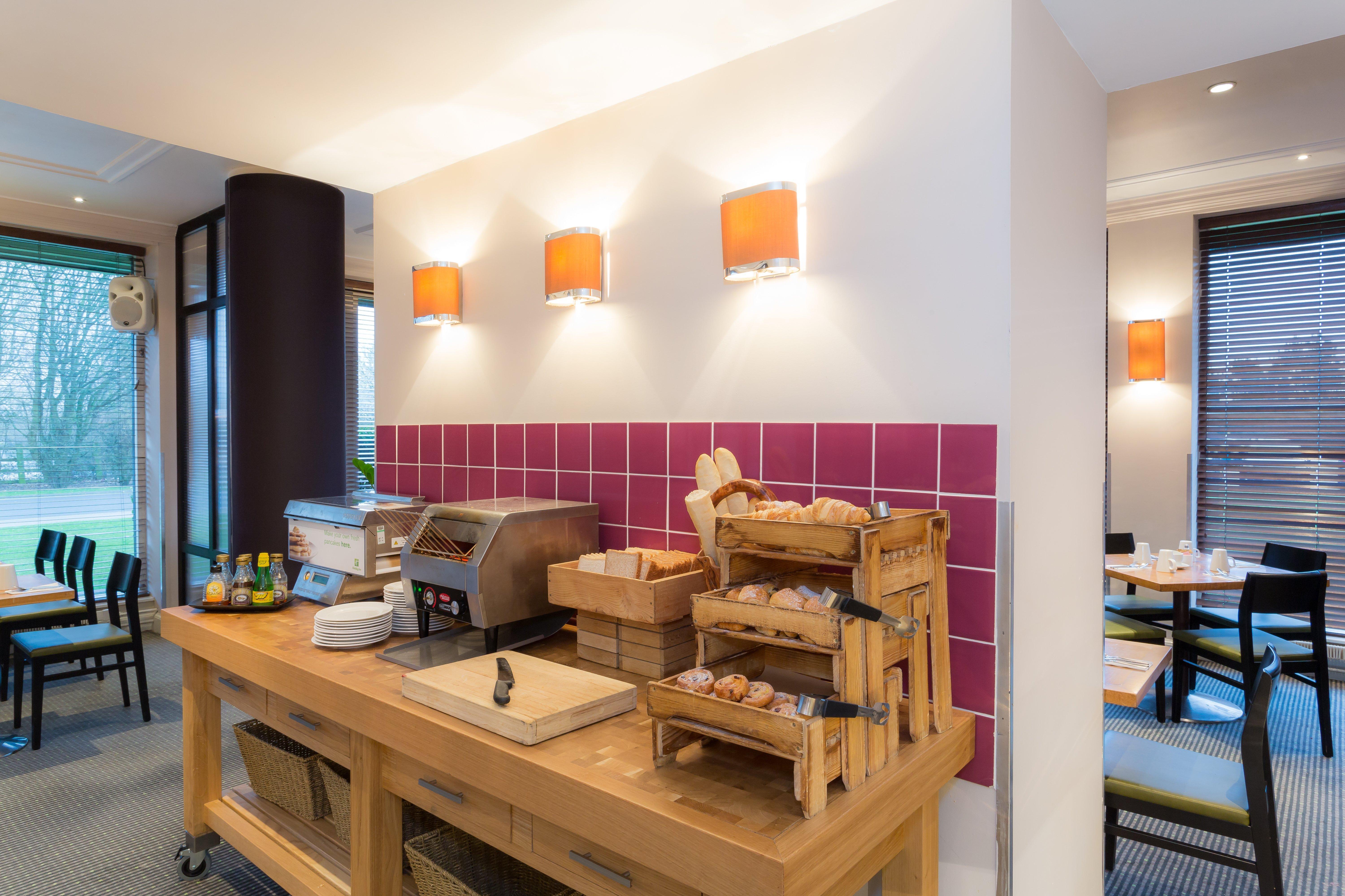 Holiday Inn Cambridge By Ihg Girton  Exterior photo
