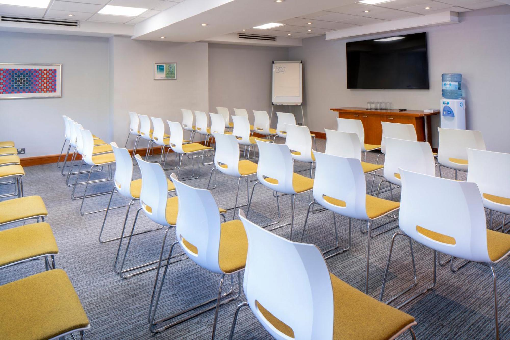 Holiday Inn Cambridge By Ihg Girton  Exterior photo